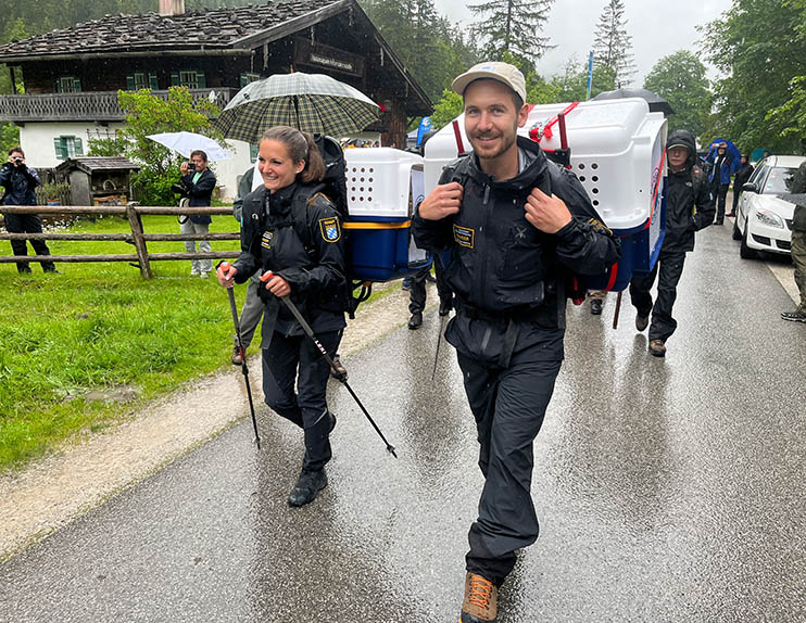 „Recka“ und „Dagmar“ mit Nationalpark-Rangern auf dem Weg in die Nische. - © NPV BGD